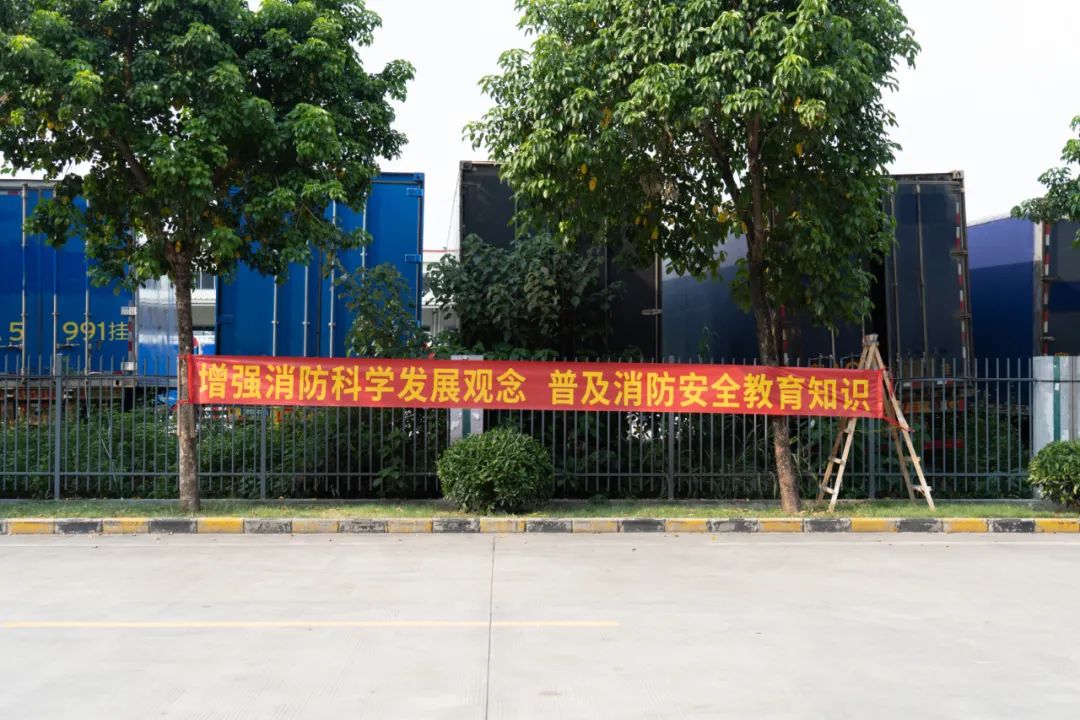 坚守安全生产底线.jpg 坚守安全生产底线.jpg